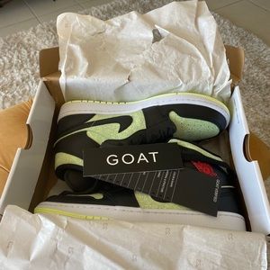 Air Jordan 1 Barely Volt